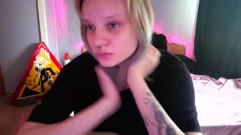elieiza_xo online show from May 15, 9:34 am