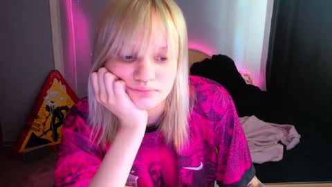elieiza_xo online show from May 21, 9:18 am