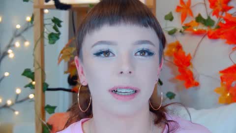 ElisabethDavis online show from October 11, 5:04 pm