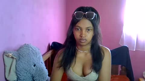 elisah01 online show from May 20, 6:54 am