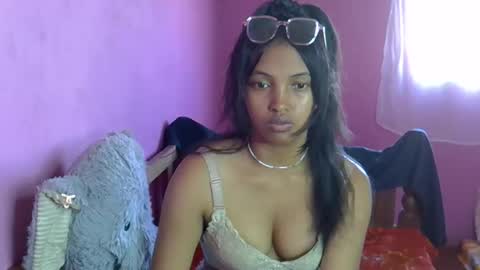 elisah01 online show from May 16, 12:15 pm