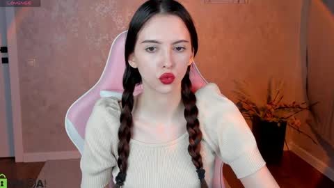 Elise online show from May 20, 5:32 pm