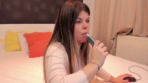 Elly online show from January 7, 8:34 pm