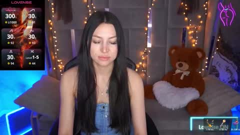 elisevelour online show from March 24, 1:49 pm