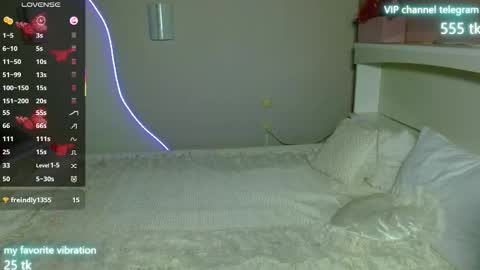 Snapshot of eliz_v_ta chatting on October 1, 11:09 pm Eliz online show from October 1, 11:09 pm