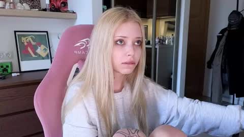 Elizabeth online show from March 30, 1:00 pm