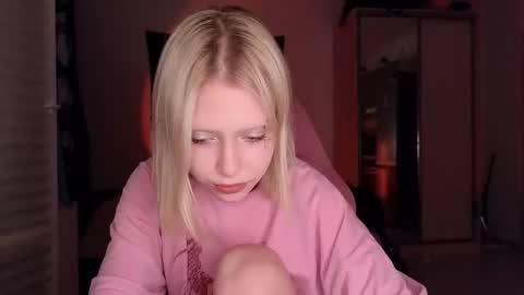Snapshot of eliza_sadcat chatting on October 9, 6:23 pm Elizabeth online show from October 9, 6:23 pm
