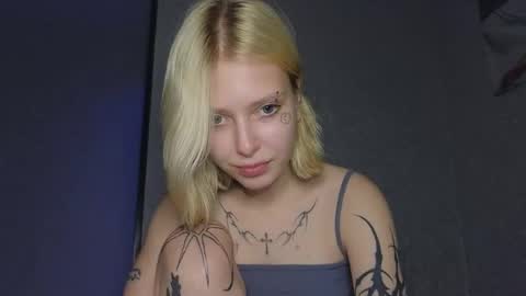 Snapshot of eliza_sadcat chatting on September 17, 5:11 pm Elizabeth online show from September 17, 5:11 pm