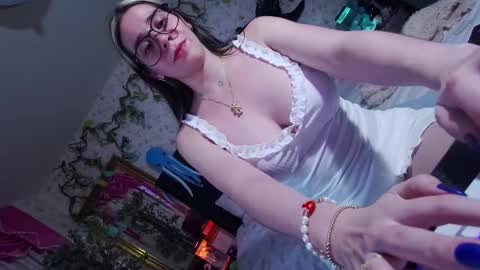 Elizabeth online show from September 29, 8:03 pm