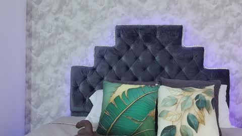 Elizabeth online show from April 8, 9:50 pm