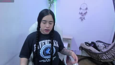 Elizabeth  online show from March 8, 11:25 am