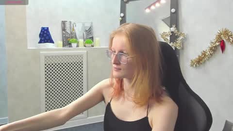 Snapshot of elizabeth_harpper chatting on January 19, 1:00 am Elizabeth online show from January 19, 1:00 am