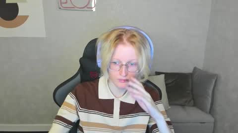 Snapshot of elizabeth_harpper chatting on September 20, 1:27 am Elizabeth online show from September 20, 1:27 am