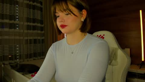 Elizabeth online show from May 18, 11:22 pm