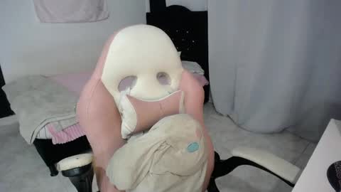  Elizabeth  online show from April 2, 1:58 am