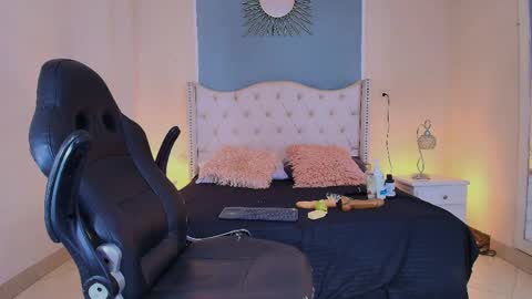 Elizabeth  online show from May 5, 10:46 pm
