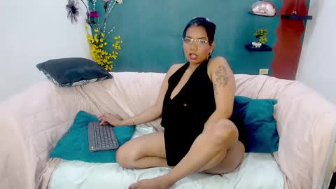 Elizabeth  online show from May 13, 3:29 pm