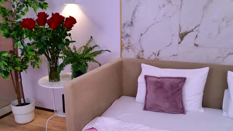 Elizabeth online show from February 10, 3:53 pm