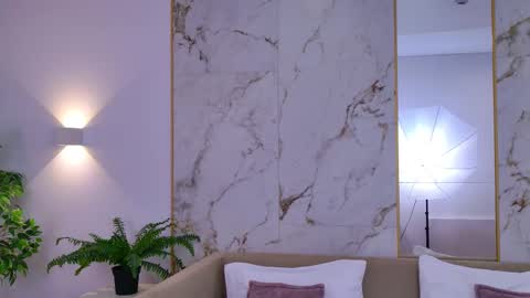 Elizabeth online show from November 23, 4:08 pm