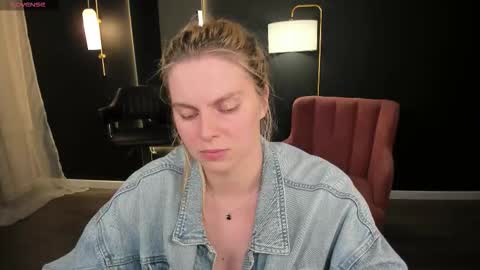 Snapshot of elizabethmad chatting on September 17, 9:35 pm elizabethmad online show from September 17, 9:35 pm