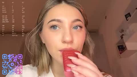 Mia online show from March 10, 5:39 pm