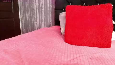 elizabetth_roman online show from May 14, 6:03 pm