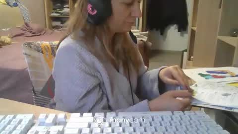 ella online show from November 20, 7:09 am