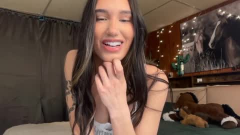 Ella online show from April 9, 2:11 pm