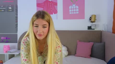 Ella online show from October 14, 2:25 am