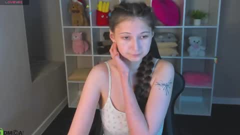 Ella online show from June 21, 6:01 pm