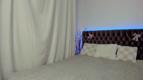 Ella Mayers online show from February 1, 8:16 pm