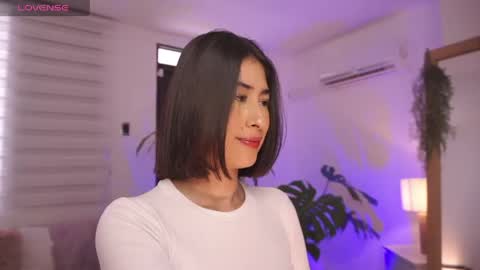 ELLA OWEN online show from May 11, 7:11 pm