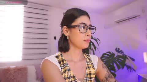 ELLA OWEN online show from May 9, 9:17 pm