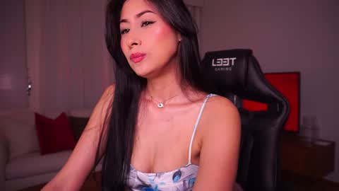 ELLA OWEN online show from January 10, 5:02 pm