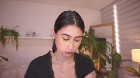 ELLA OWEN online show from May 7, 8:01 pm