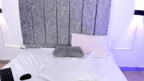 Ella online show from April 29, 4:05 am