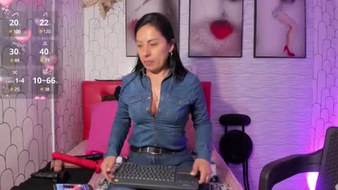 Snapshot of ella_rouse1 chatting on March 11, 11:23 am ella rouse online show from March 11, 11:23 am