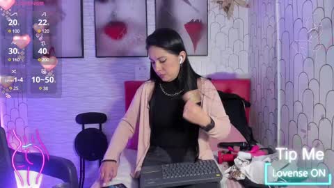 Snapshot of ella_rouse1 chatting on February 14, 12:36 pm ella rouse online show from February 14, 12:36 pm