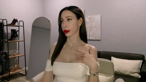 Ella online show from April 30, 4:07 am