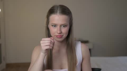 Ella online show from May 25, 6:40 pm