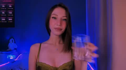 ellaamber online show from May 17, 12:10 am