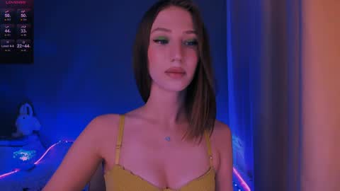 ellaamber online show from May 20, 8:00 am