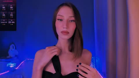 ellaamber online show from May 19, 1:56 am