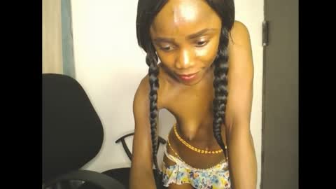 ella online show from May 25, 6:12 am