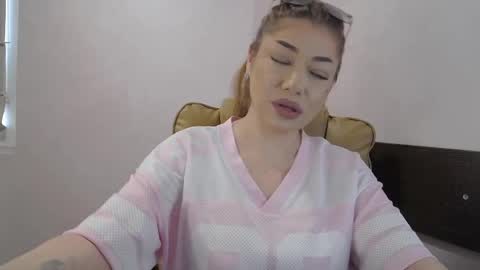 Ella online show from May 18, 5:35 am