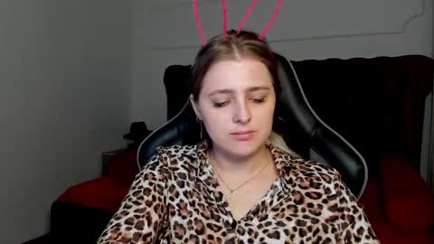 EllaBells online show from April 8, 5:20 am