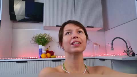 ellacanny online show from May 26, 5:18 am