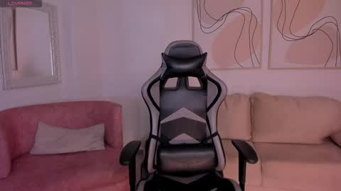 EllaClark online show from October 20, 4:10 pm