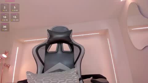 EllaClark online show from November 12, 7:01 pm