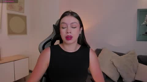 EllaClark online show from November 1, 6:01 pm